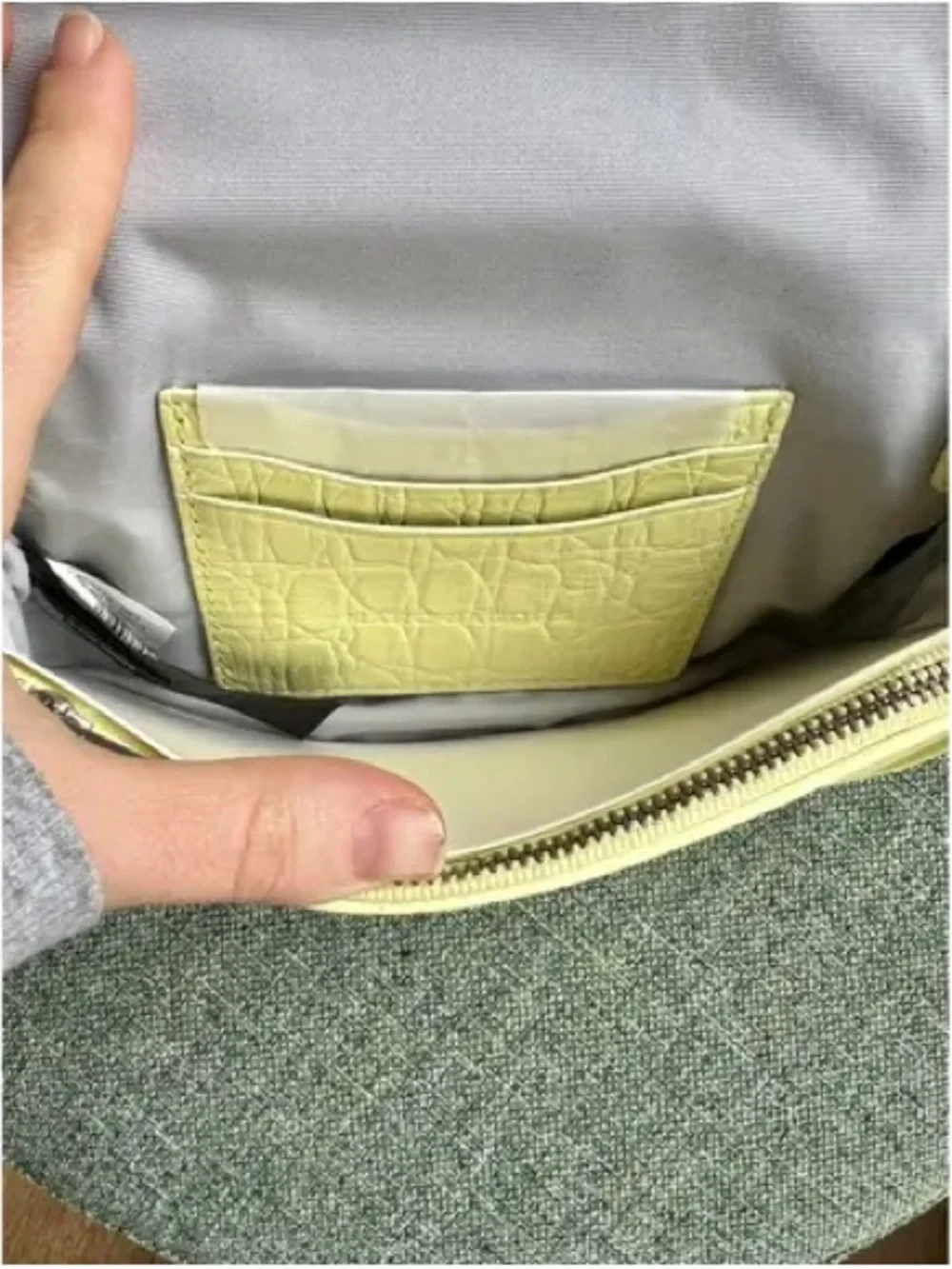 Marc Jacobs Lemon Croc-Embossed Shoulder Bag with Silver Chain - Picture 3 of 4